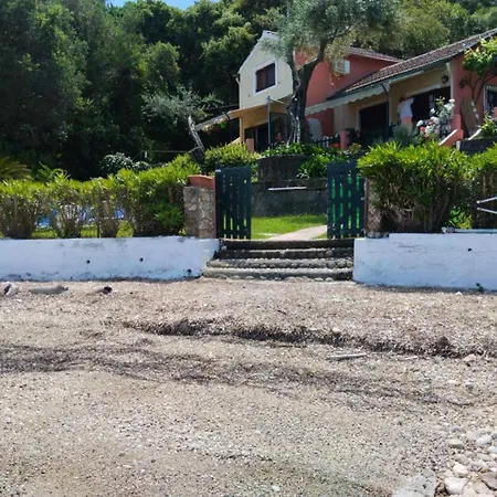 Beachfront Romantica Place Ground Floor * Αγία Πελαγία Χλωμού