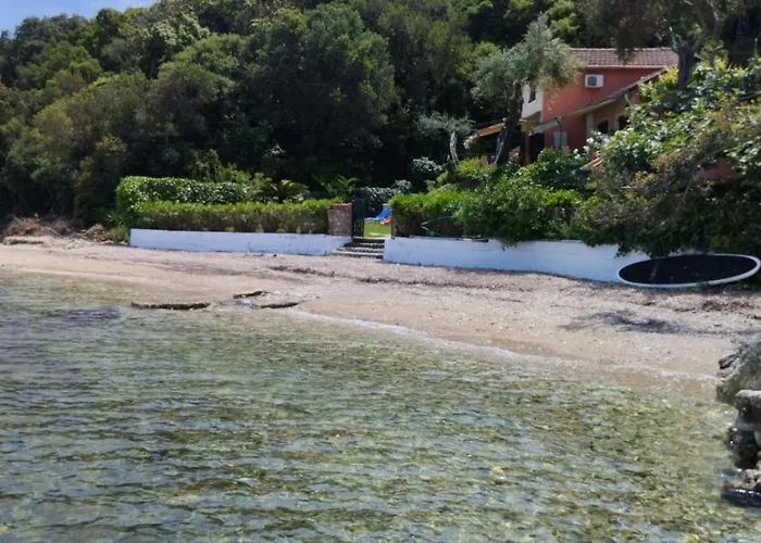 Beachfront Romantica Place Ground Floor Apartment