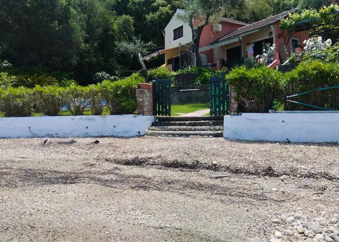 Beachfront Romantica Place Ground Floor * Agia Pelagia Chlomou