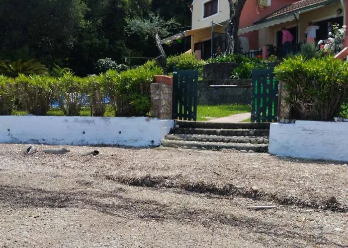 Beachfront Romantica Place Ground Floor Apartment