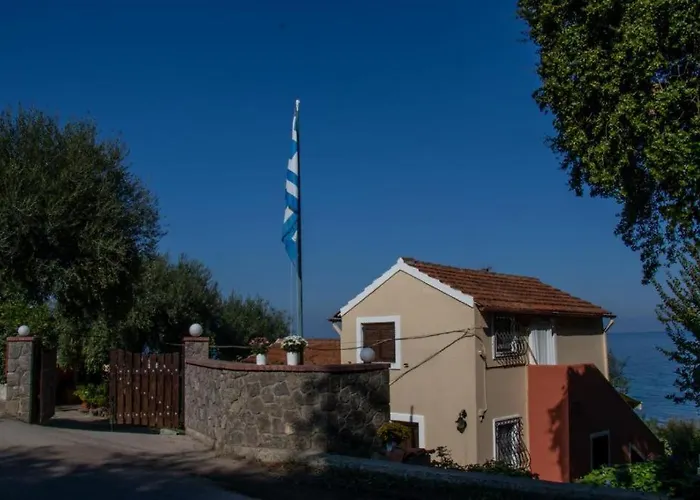 Beachfront Romantica Place Ground Floor Apartment