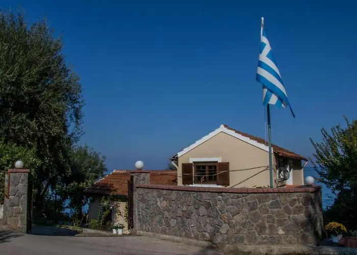 Beachfront Romantica Place Ground Floor