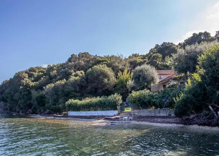 Beachfront Romantica Place Ground Floor Apartment