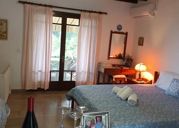 Beachfront Romantica Place Ground Floor Apartment Agia Pelagia Chlomou