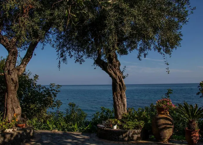 Beachfront Romantica Place Ground Floor Apartment Agia Pelagia Chlomou